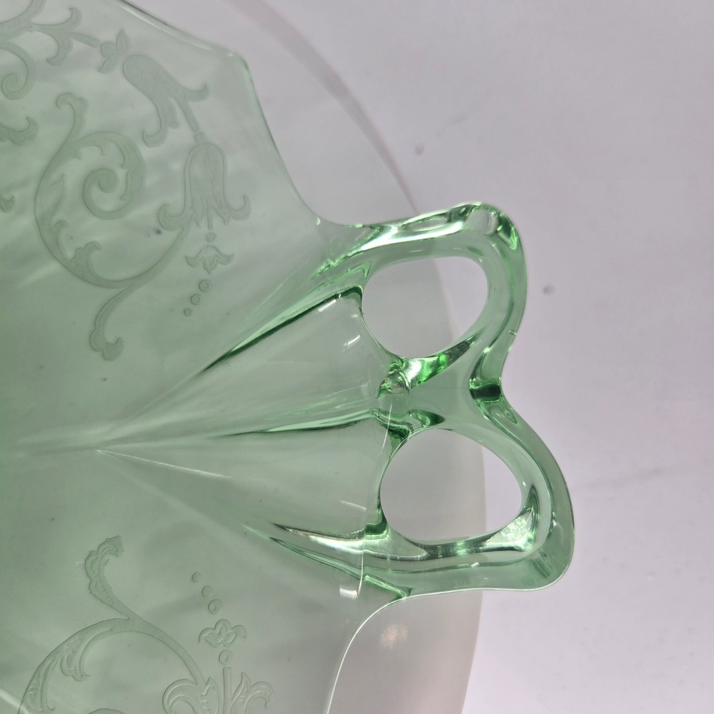 VTG Green Uranium Glass Handled Sandwich Plate Floral Etched Depression Glass - Picture 4 of 7